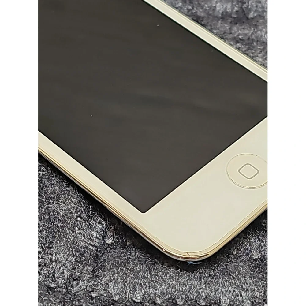 Apple iPod Touch 4th Gen WHITE & SILVER | Model A1367 | 8GB | RESET